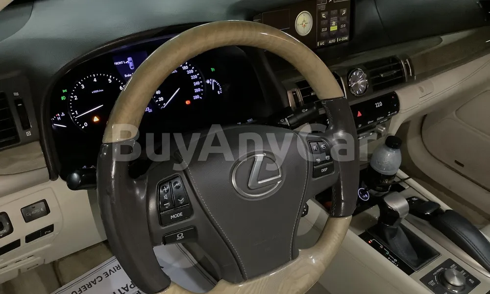 Vehicle photo 8