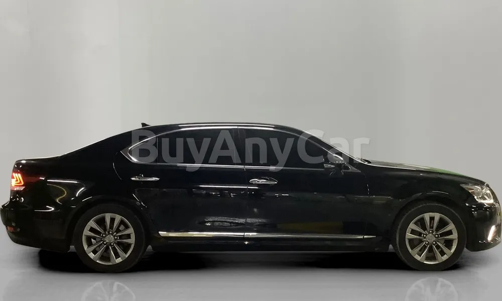 Vehicle photo 3