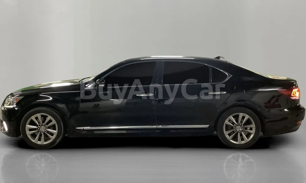 Vehicle photo 4