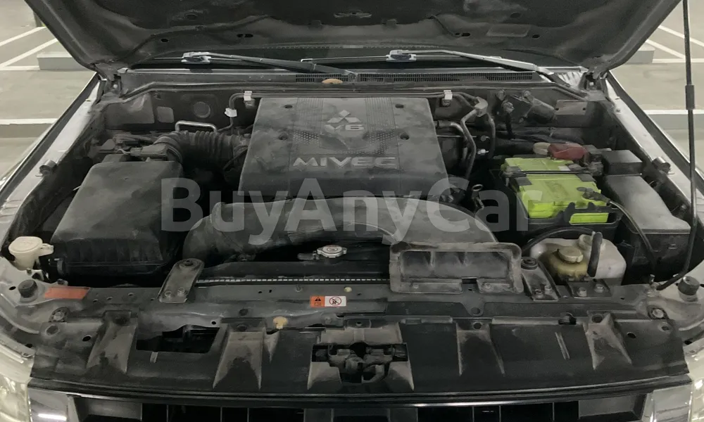 Vehicle photo 6