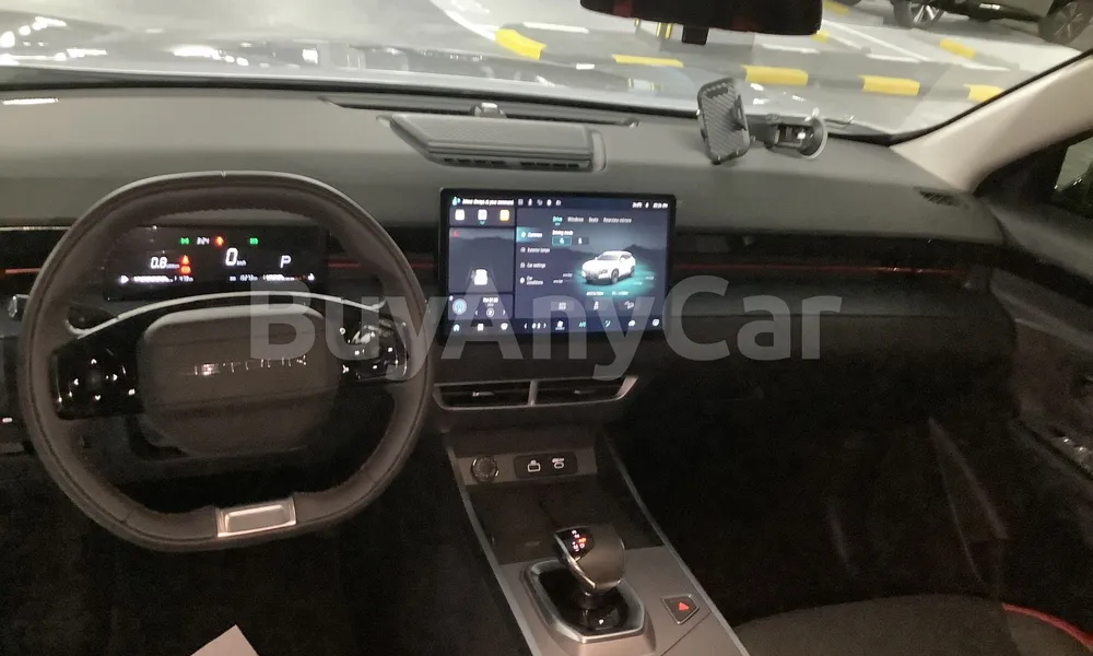 Vehicle photo 8