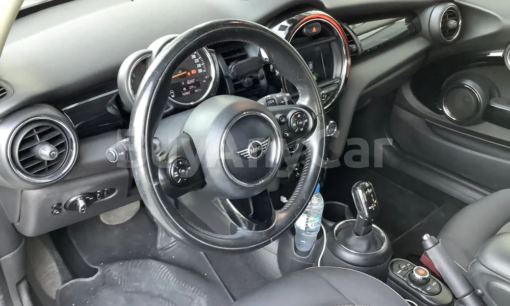 Vehicle photo 7
