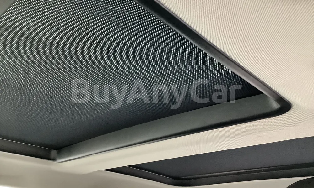 Vehicle photo 9