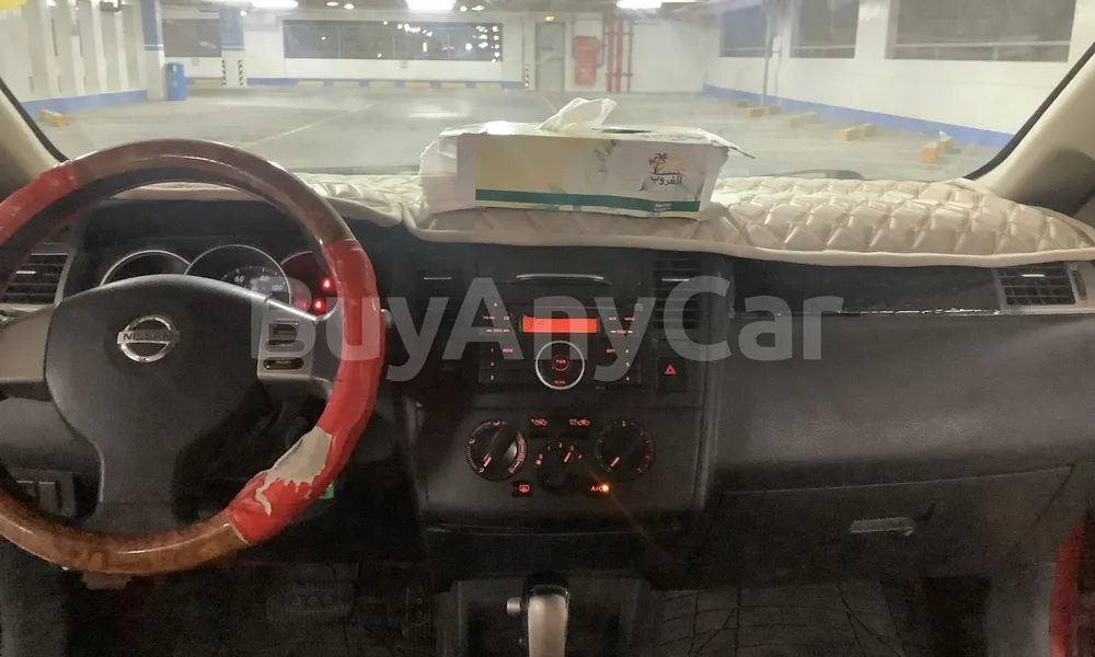 Vehicle photo 8
