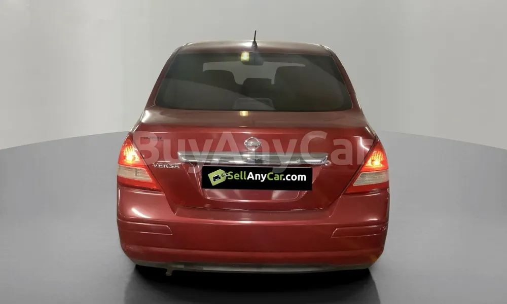 Vehicle photo 2