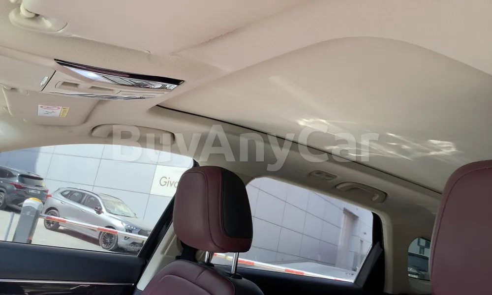 Vehicle photo 9