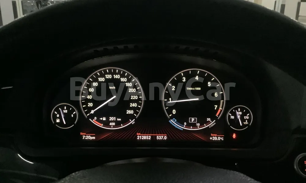Vehicle photo 6