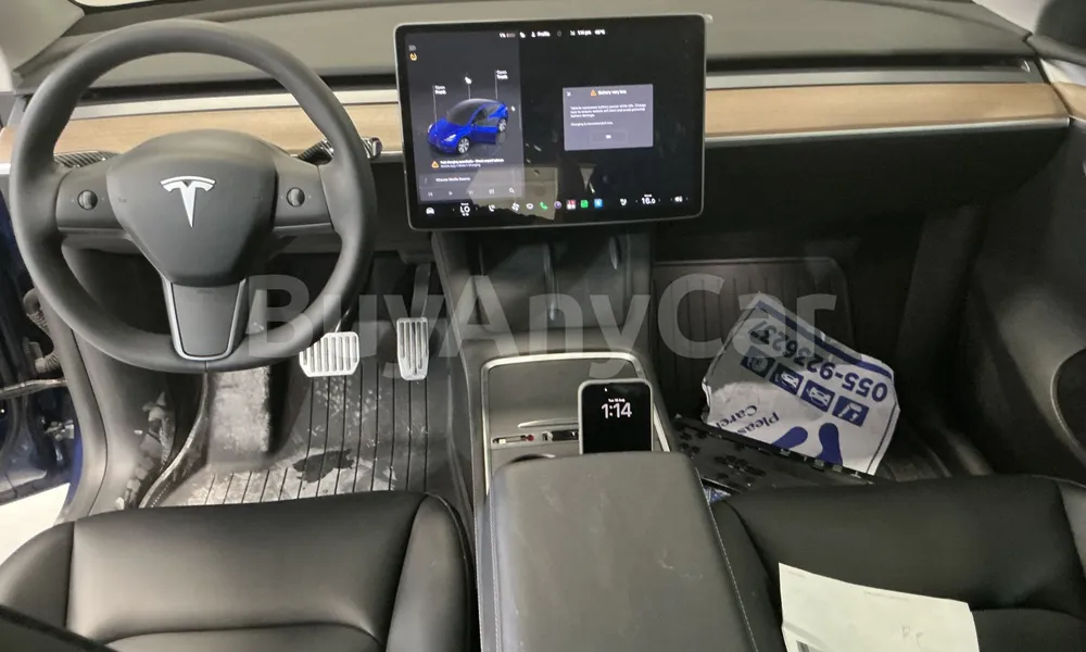 Vehicle photo 8