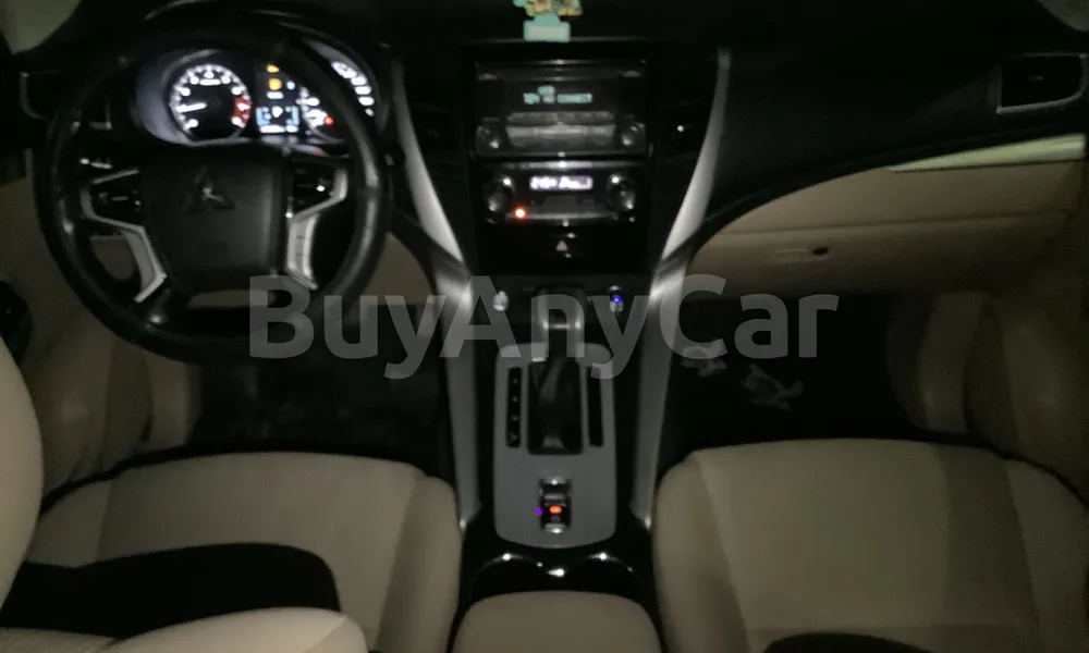 Vehicle photo 8
