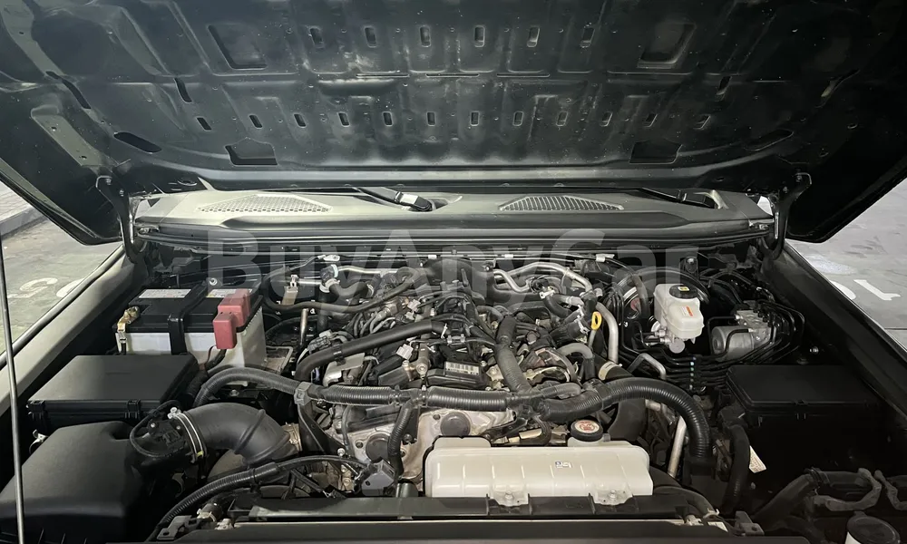 Vehicle photo 7