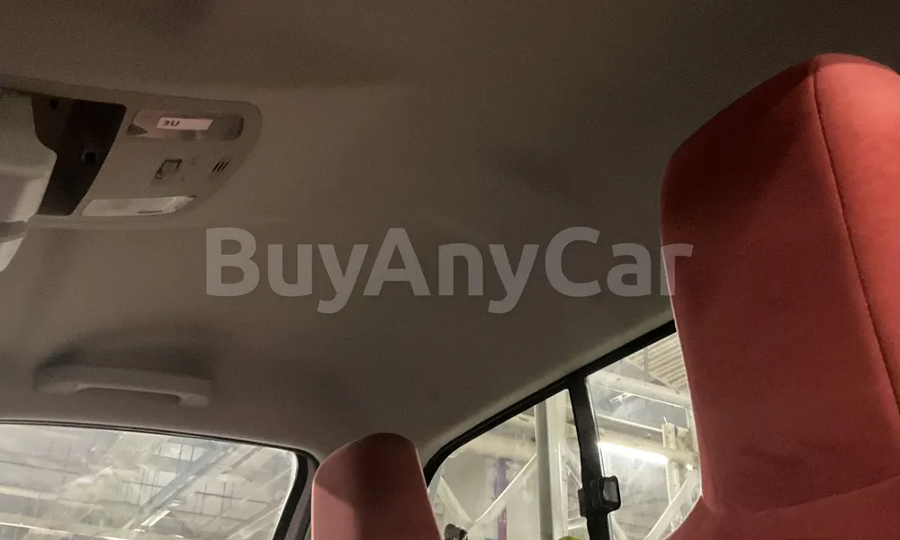 Vehicle photo 9