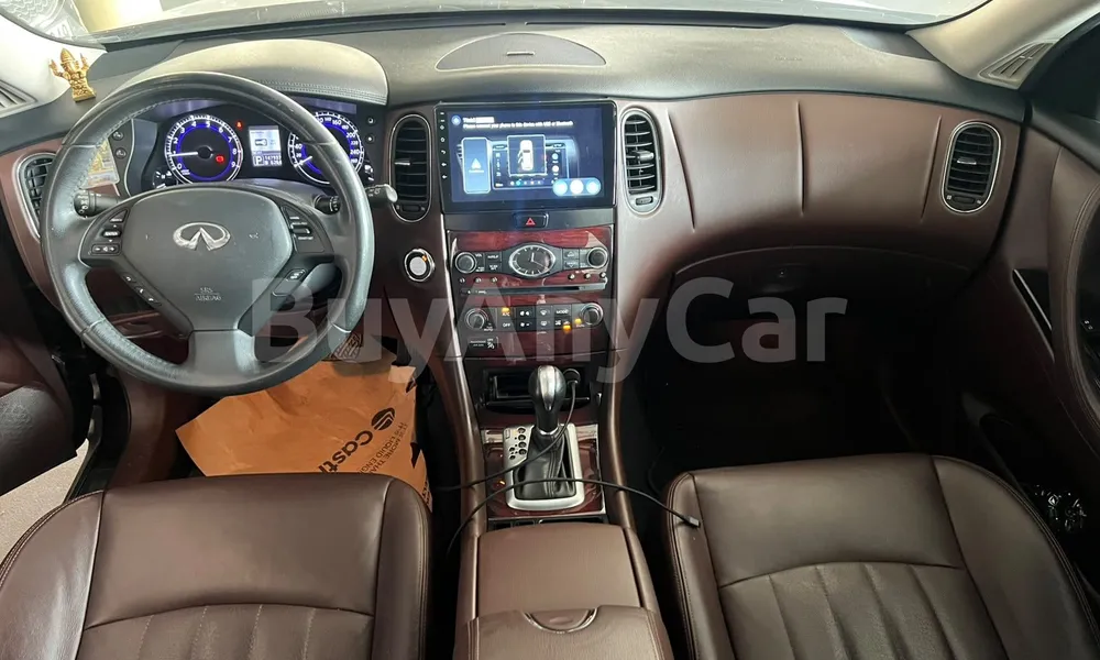Vehicle photo 9
