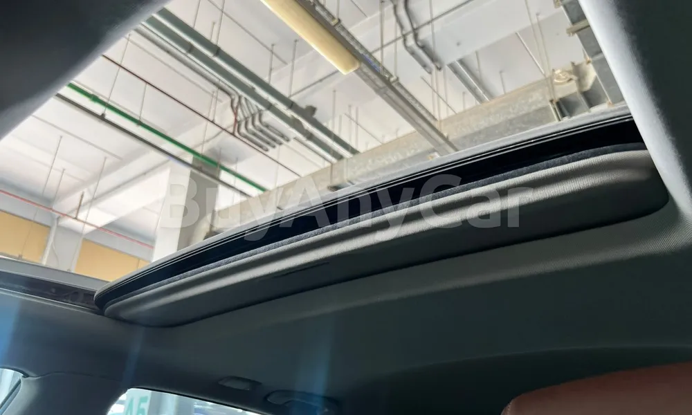 Vehicle photo 8