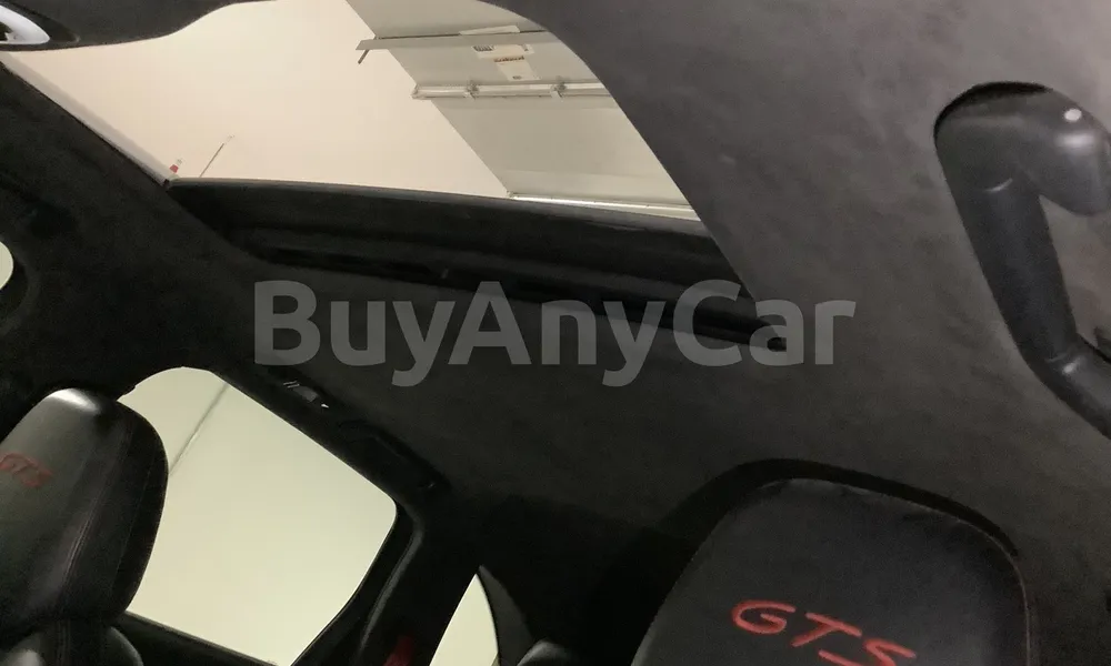 Vehicle photo 9
