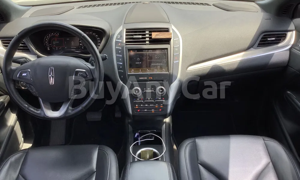 Vehicle photo 8
