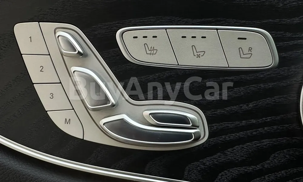 Vehicle photo 10
