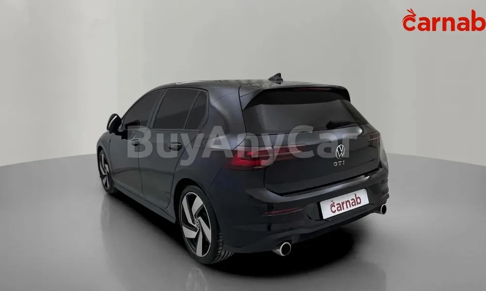 Vehicle photo 8