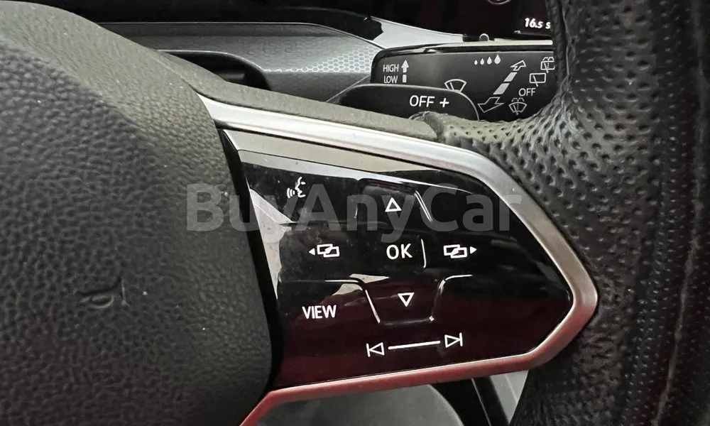 Vehicle photo 13