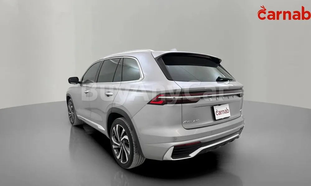Vehicle photo 17