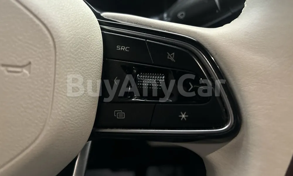 Vehicle photo 13