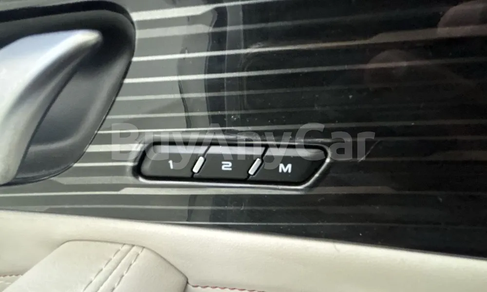 Vehicle photo 11
