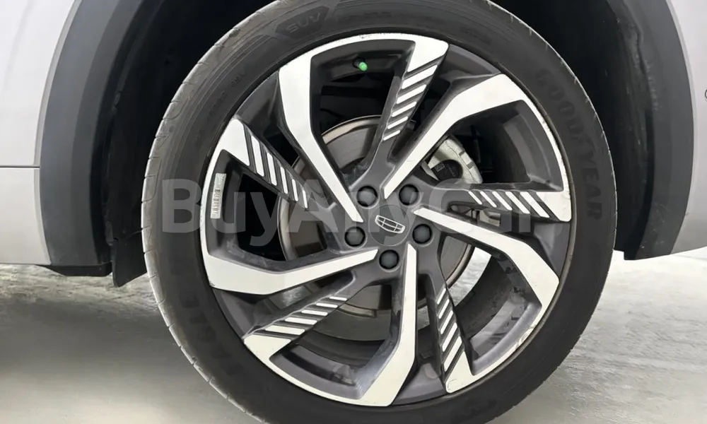 Vehicle photo 8