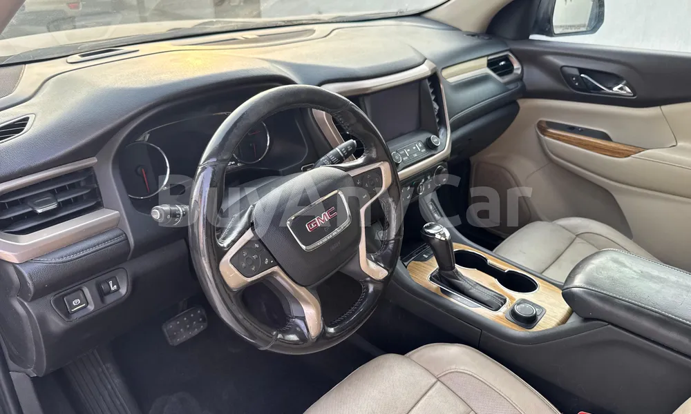 Vehicle photo 6