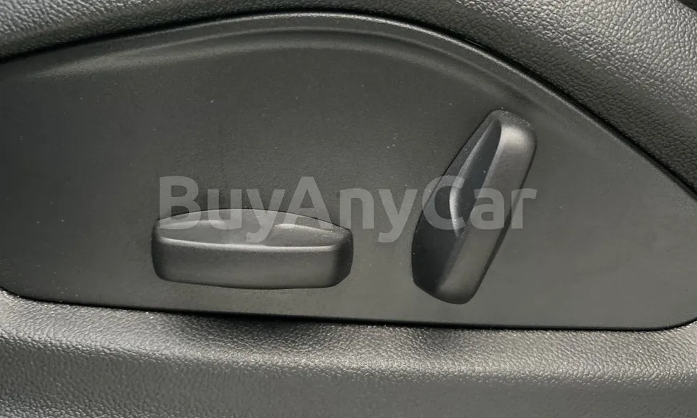 Vehicle photo 16