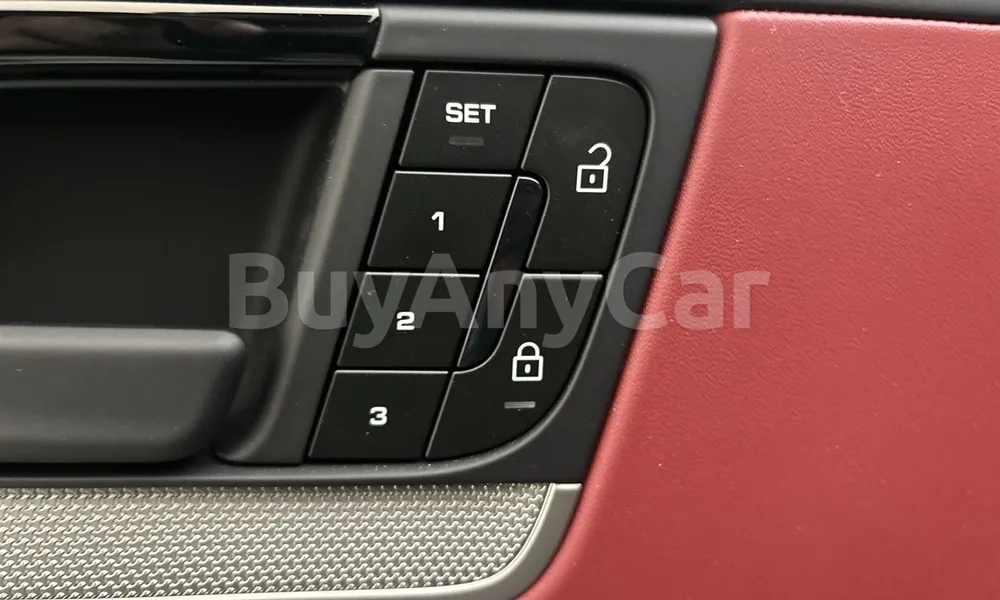 Vehicle photo 13