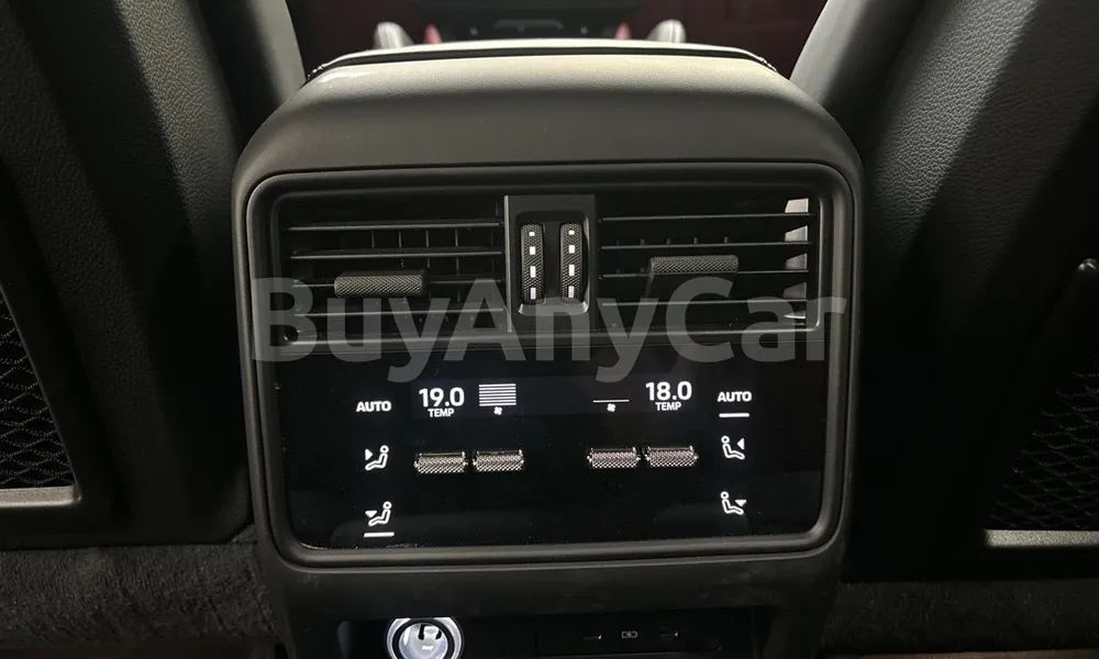 Vehicle photo 10