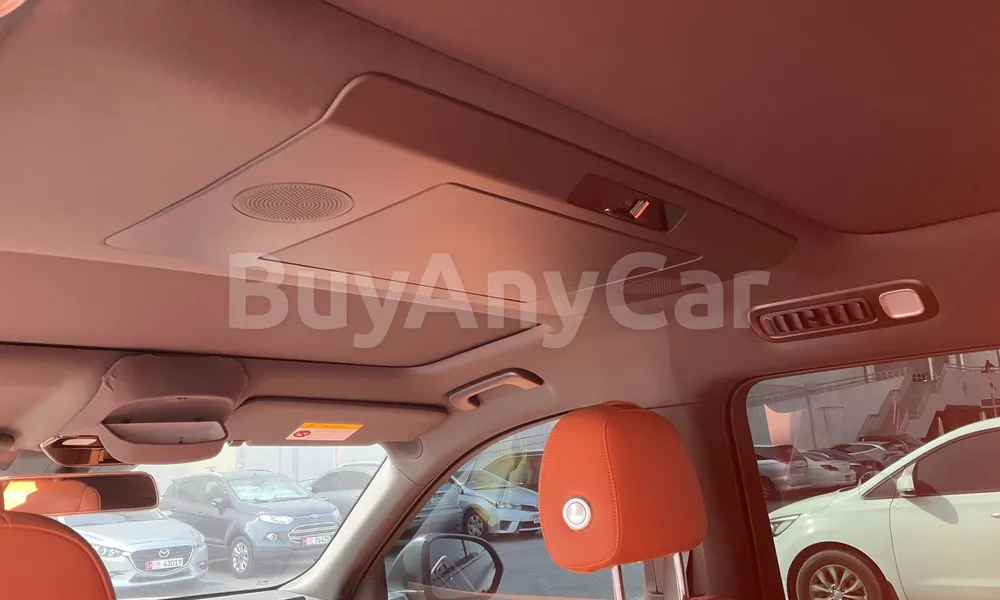 Vehicle photo 9