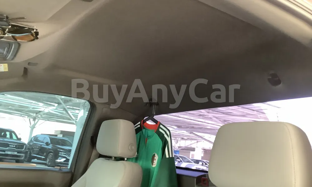 Vehicle photo 8