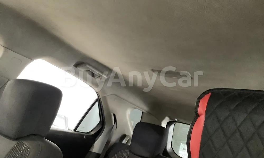 Vehicle photo 9