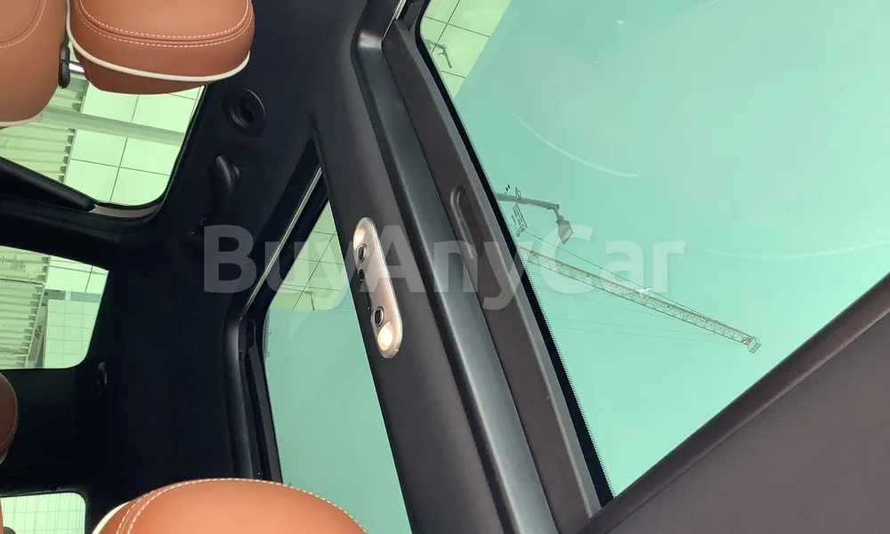 Vehicle photo 9