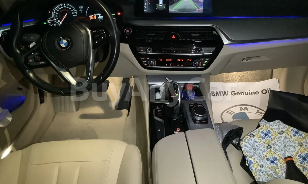 Vehicle photo 9