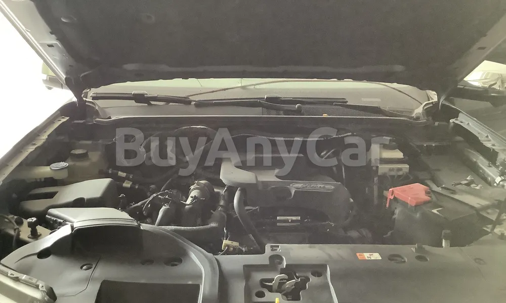 Vehicle photo 6
