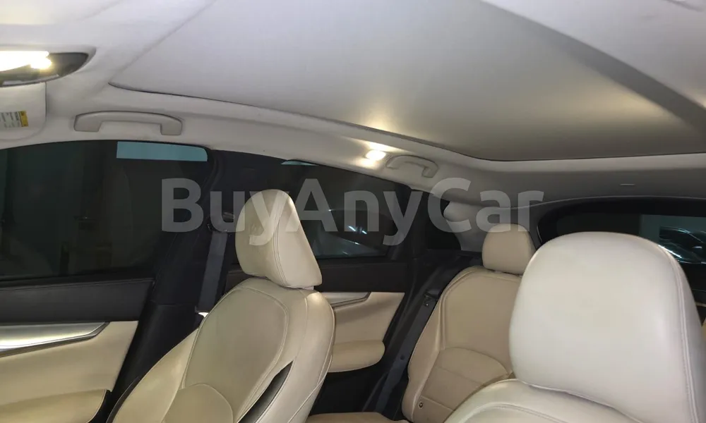 Vehicle photo 6