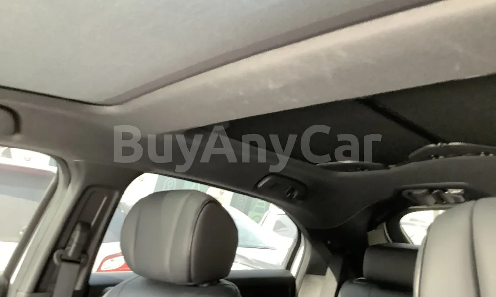 Vehicle photo 9