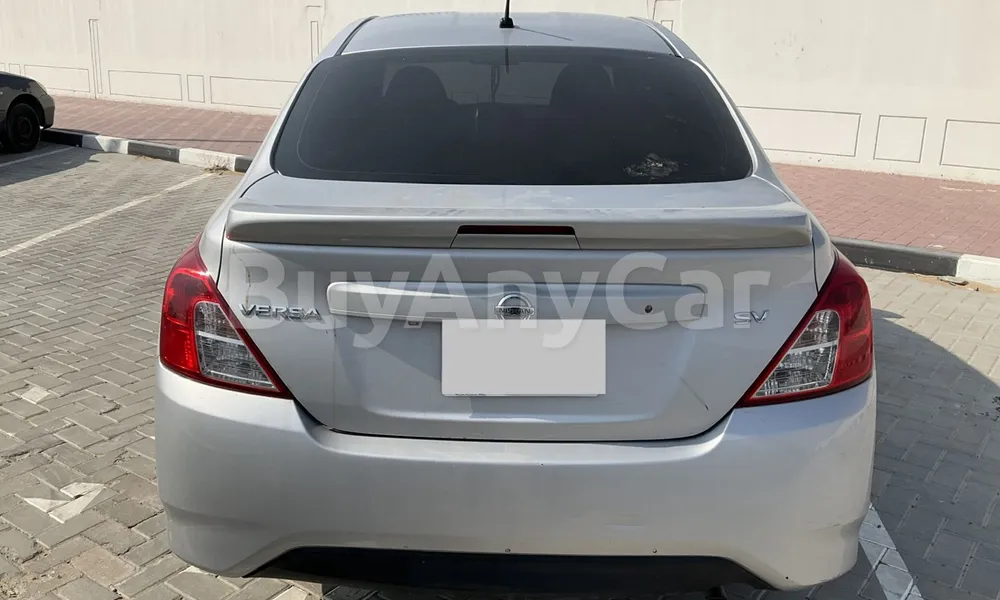 Vehicle photo 2