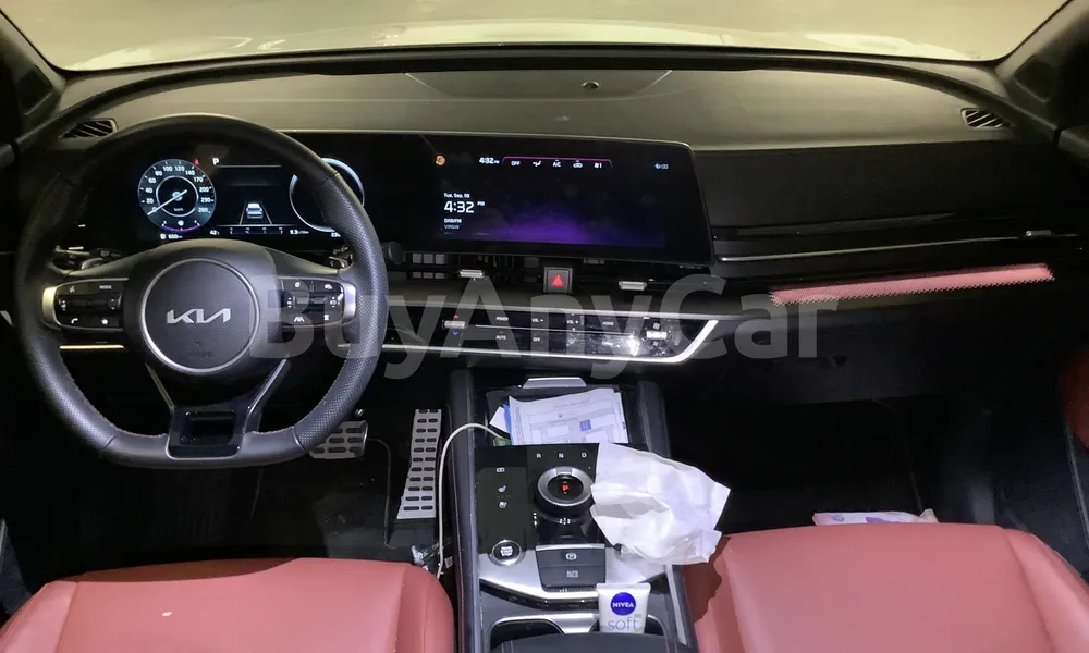 Vehicle photo 7