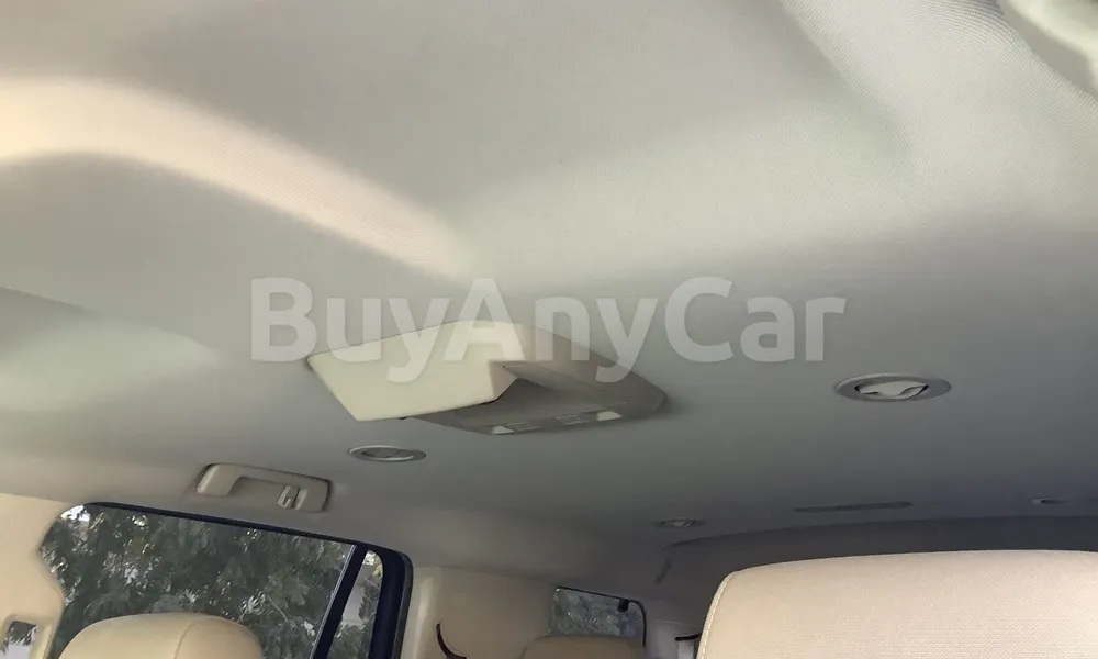 Vehicle photo 7
