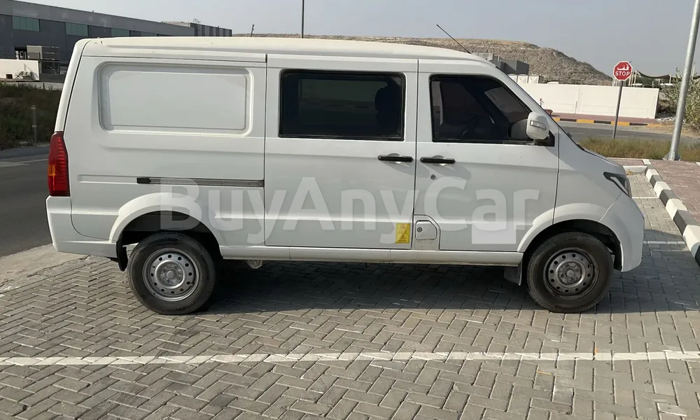 Vehicle photo 3