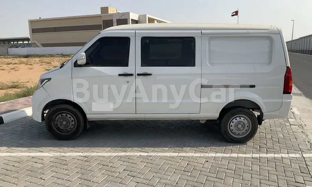 Vehicle photo 4
