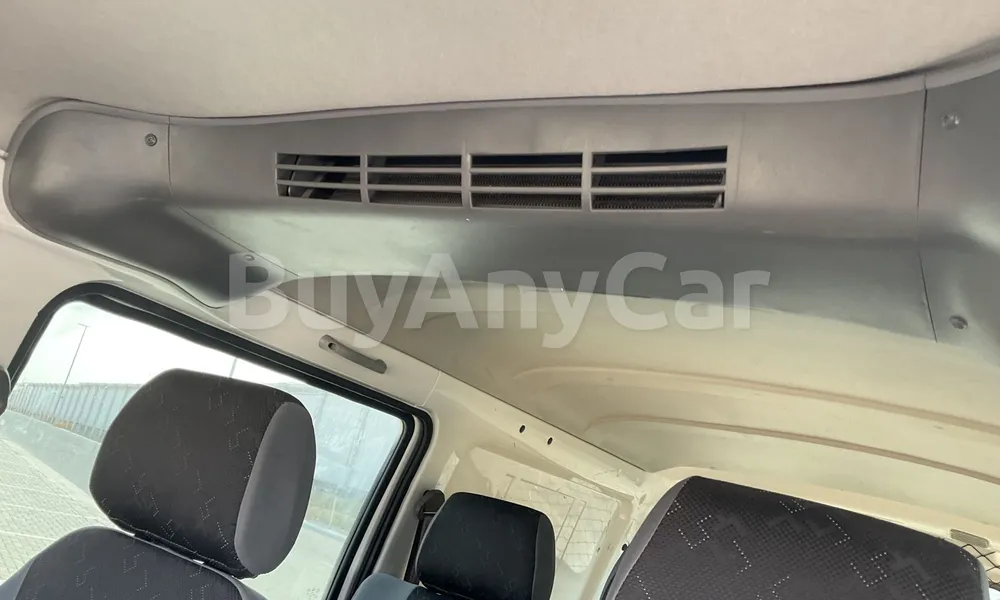 Vehicle photo 8