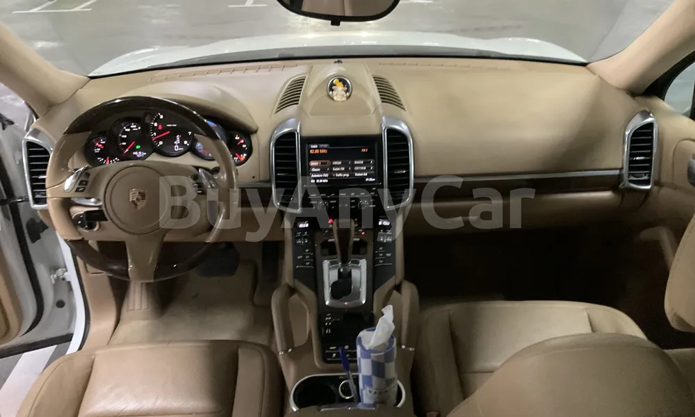 Vehicle photo 8