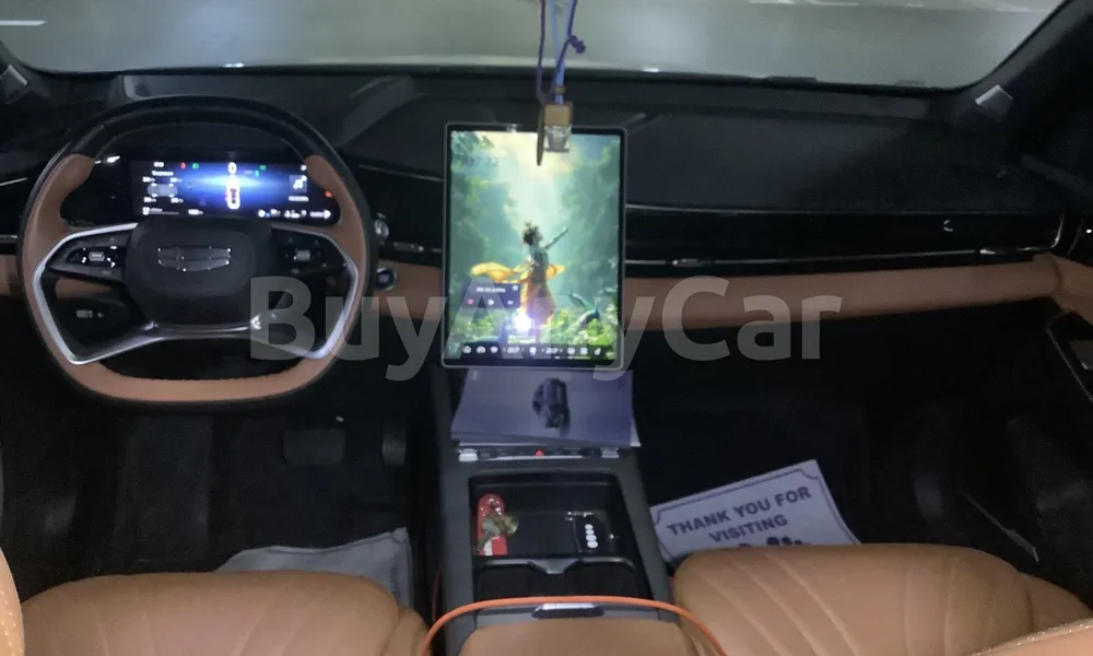 Vehicle photo 8