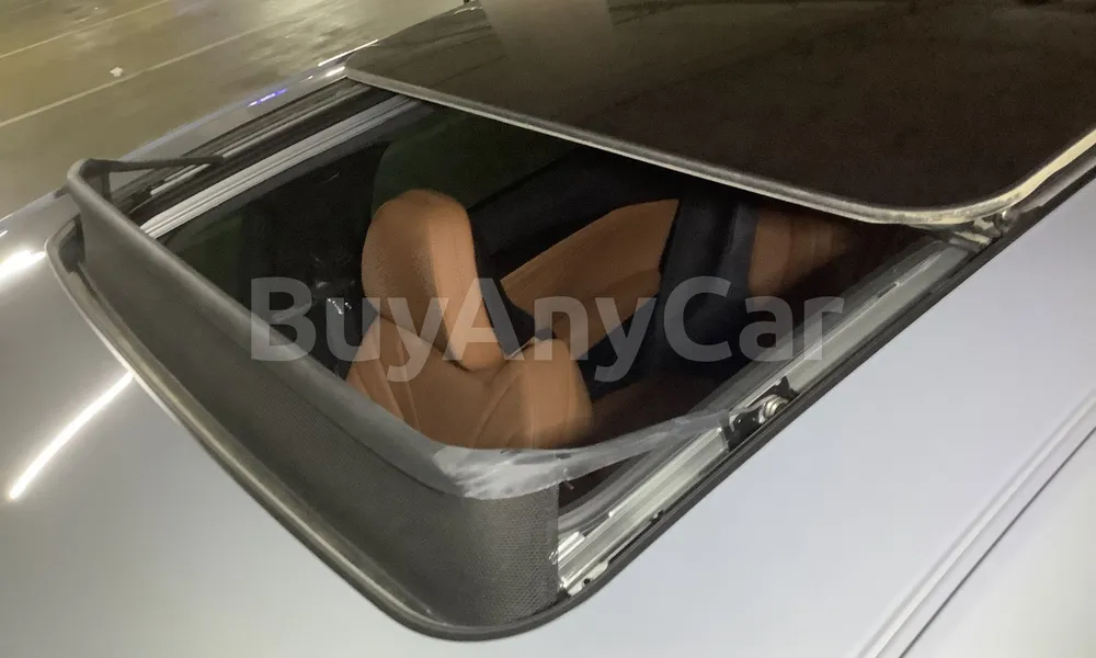 Vehicle photo 7