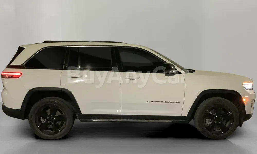Vehicle photo 3