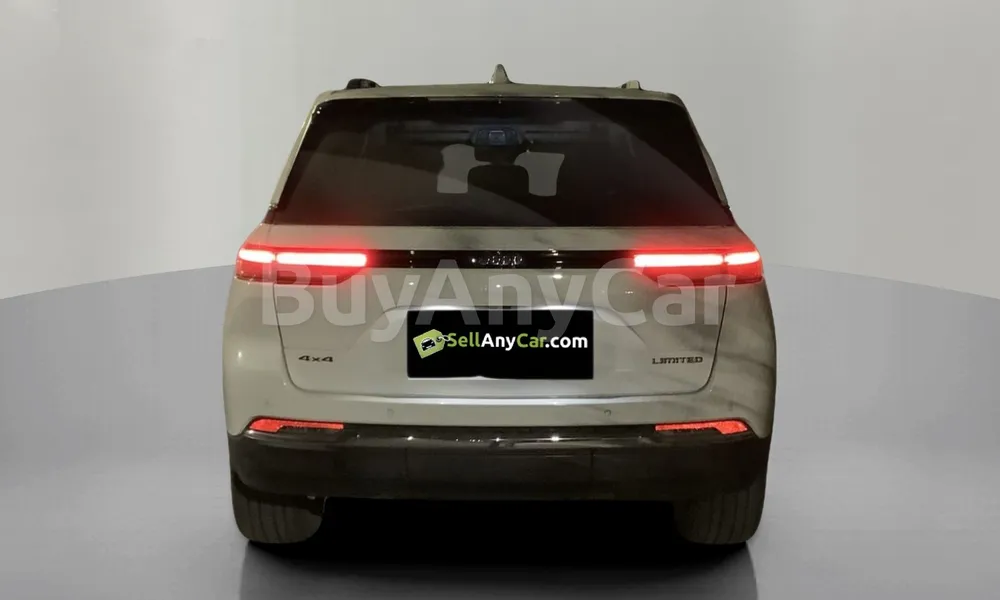 Vehicle photo 2