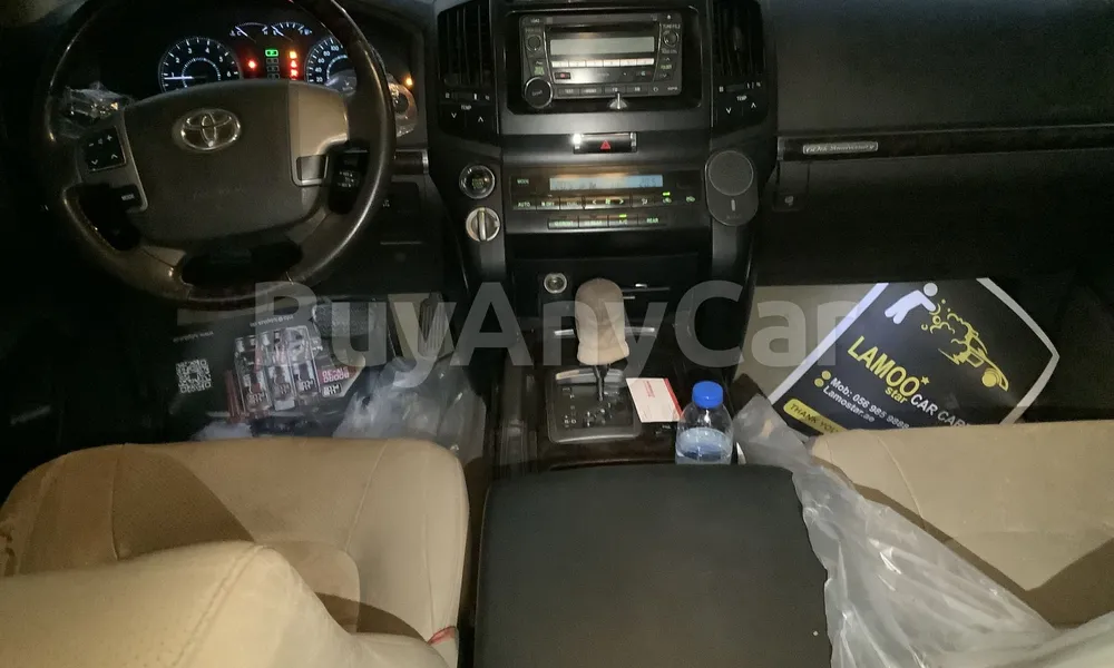 Vehicle photo 9